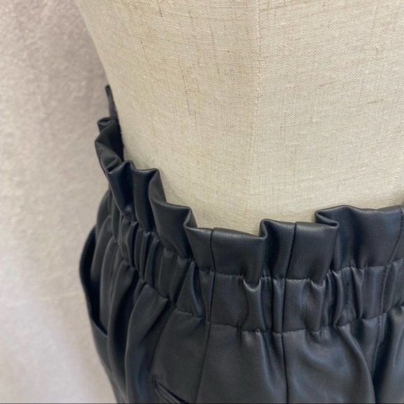 Madewell Vegan Leather Pull-On High Rise Paperbag Pants size 4 New with Tags - Picture 12 of 14